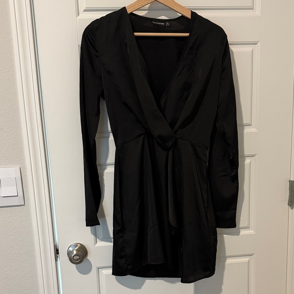 prettylittlething black long sleeve dress size 4